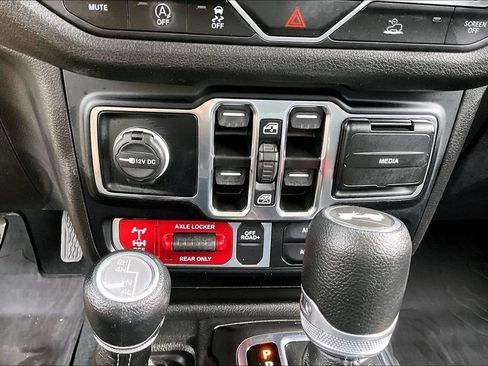 Used 2024 Jeep Wrangler Unlimited Sport AWD/4WD image 15