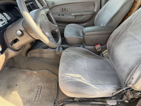 Used 2004 Toyota Tacoma PreRunner w/ Convenience Pkg RWD image 12