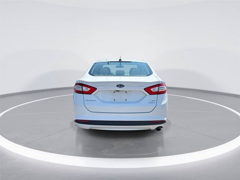 Used 2015 Ford Fusion SE w/ Equipment Group 202A FWD image 7