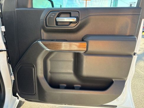 Used 2022 Chevrolet Silverado 1500 LT AWD/4WD image 26