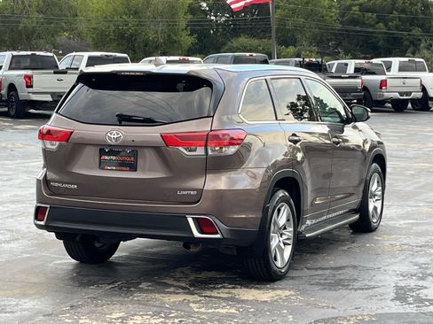Used 2019 Toyota Highlander Limited FWD image 10
