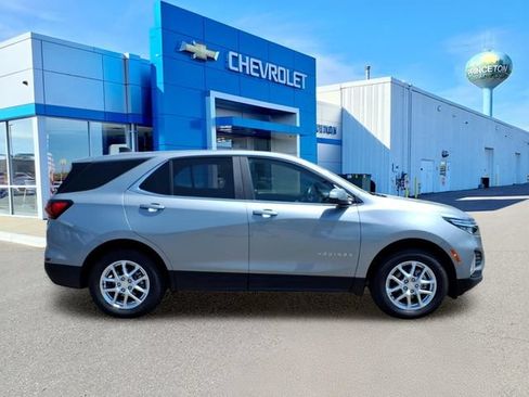 Used 2023 Chevrolet Equinox LT AWD/4WD image 2
