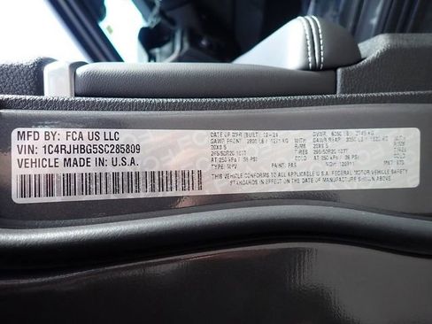 Certified 2025 Jeep Grand Cherokee Limited w/ Trailer Tow Package image 19