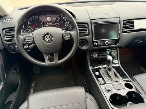Used 2016 Volkswagen Touareg Sport AWD/4WD image 14