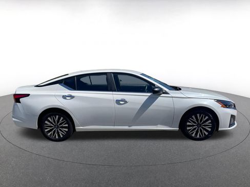 Used 2025 Nissan Altima 2.5 SV image 14