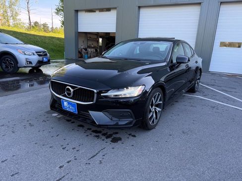 Used 2019 Volvo S60 T6 Momentum w/ Multimedia Package AWD/4WD image 2