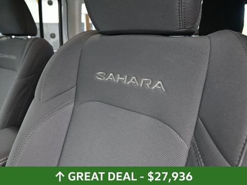 Used 2023 Jeep Wrangler Unlimited Sahara AWD/4WD image 19