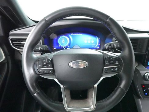 Used 2020 Ford Explorer Platinum w/ Premium Technology Package image 12