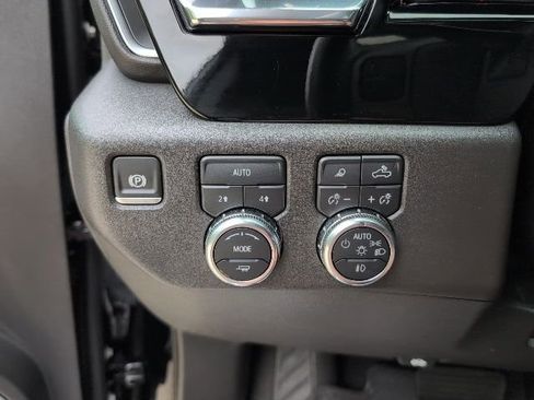 Used 2024 GMC Sierra 1500 SLT image 16