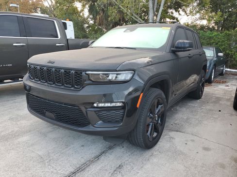 Certified 2024 Jeep Grand Cherokee Limited w/ Black Appearance Package image 2