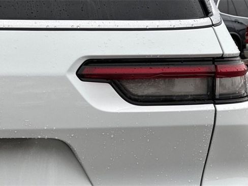 Used 2023 Jeep Grand Cherokee L Laredo image 51