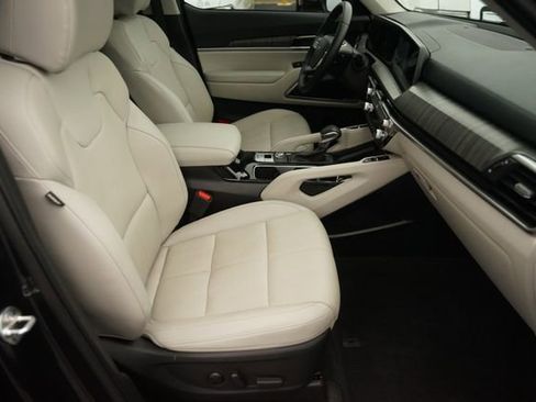 Used 2025 Kia Telluride EX FWD image 19