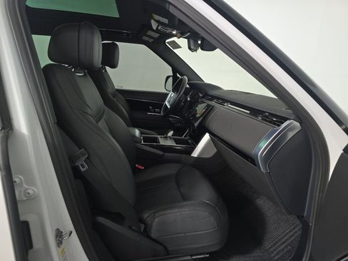 Used 2024 Land Rover Range Rover SE image 8