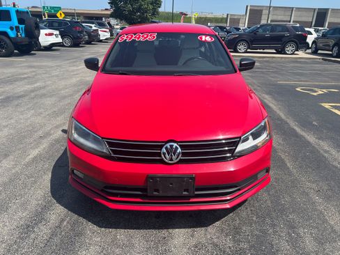 Used 2016 Volkswagen Jetta Sport image 4