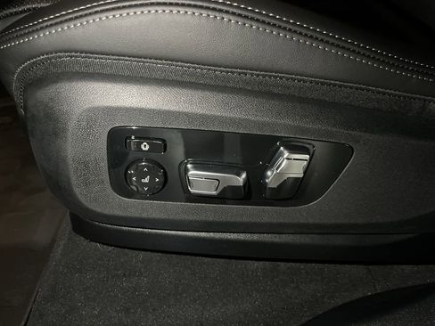 Used 2026 BMW X7 xDrive40i image 12