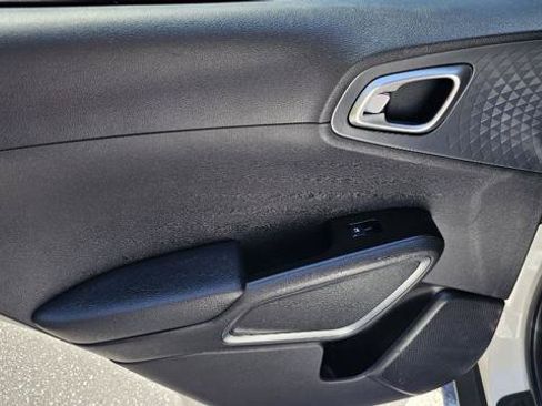 Used 2020 Kia Soul S FWD image 29
