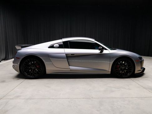 Used 2018 Audi R8 V10 w/ Premium Package image 13