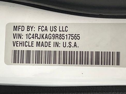 Used 2024 Jeep Grand Cherokee L Laredo image 73