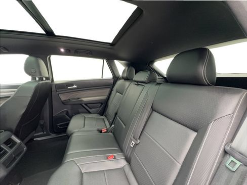 Used 2023 Volkswagen Atlas Cross Sport SE w/ Panoramic Sunroof Package FWD image 23