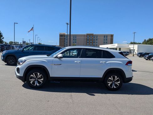 New 2026 Volkswagen Atlas Cross Sport SE image 6