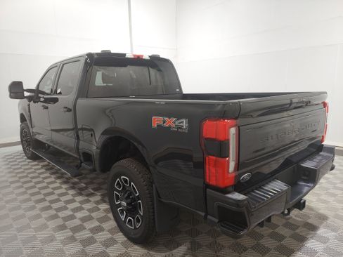 Used 2025 Ford F250 Platinum w/ FX4 Off-Road Package AWD/4WD image 2
