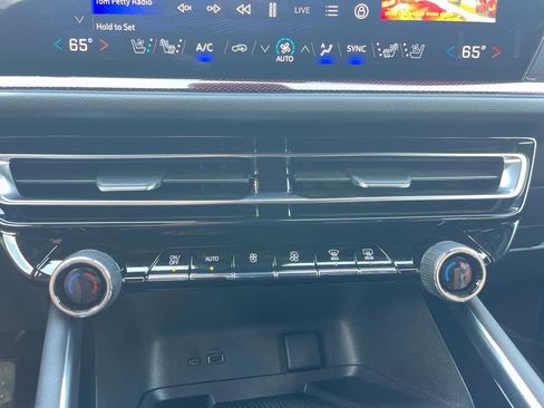 Used 2024 Chevrolet Traverse RS w/ LPO, Floor Liner Package image 21