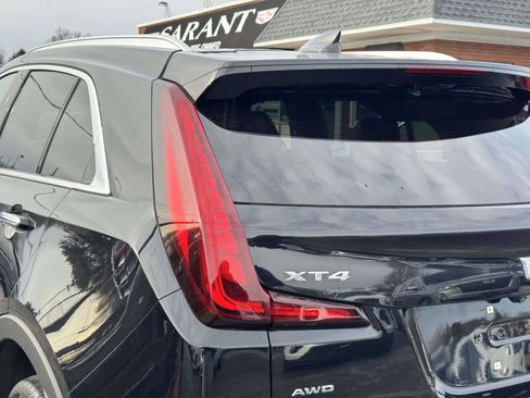 Certified 2022 Cadillac XT4 Luxury w/ Cold Weather Package image 9