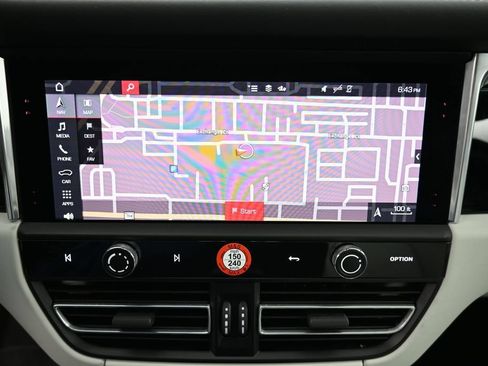 Certified 2025 Porsche Macan AWD/4WD image 21