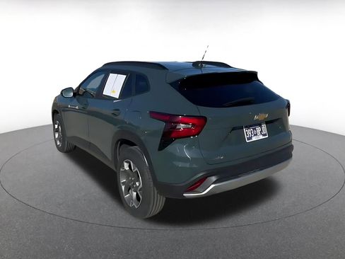 Used 2025 Chevrolet Trax LT image 11