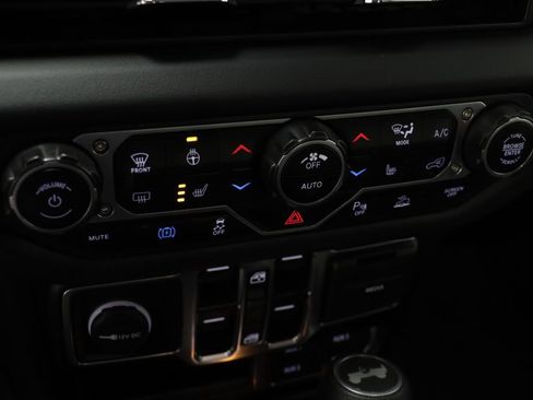 Used 2024 Jeep Wrangler Unlimited Sahara w/ Technology Group AWD/4WD image 12