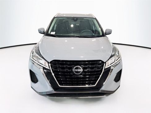 Used 2024 Nissan Kicks SV FWD image 8