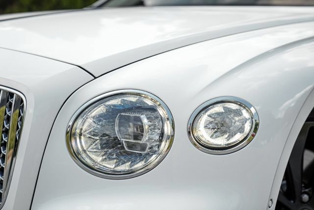 Used 2022 Bentley Flying Spur V8 AWD/4WD image 4