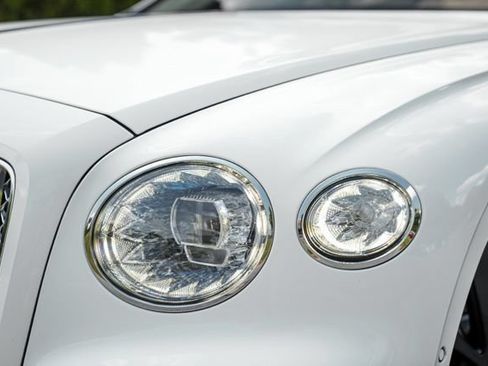 Used 2022 Bentley Flying Spur V8 AWD/4WD image 4