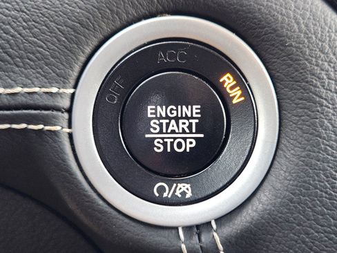 Used 2023 Chrysler 300 C RWD image 17