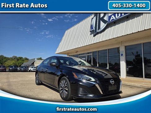 Used 2024 Nissan Altima 2.5 SV FWD image 1
