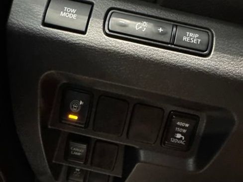 Used 2025 Nissan Frontier SV w/ SV Convenience Package RWD image 16