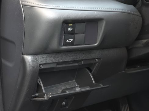 Used 2021 Toyota Highlander XLE image 26