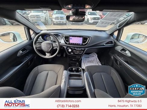 Used 2022 Chrysler Pacifica Touring FWD image 21