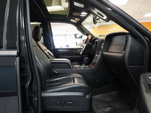 Used 2015 Lincoln Navigator 4WD image 27