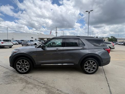 Used 2025 Ford Explorer Platinum w/ Ultimate Package AWD/4WD image 5