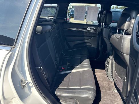 Used 2018 Jeep Grand Cherokee Overland AWD/4WD image 10