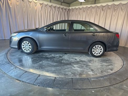 Used 2014 Toyota Camry L image 8