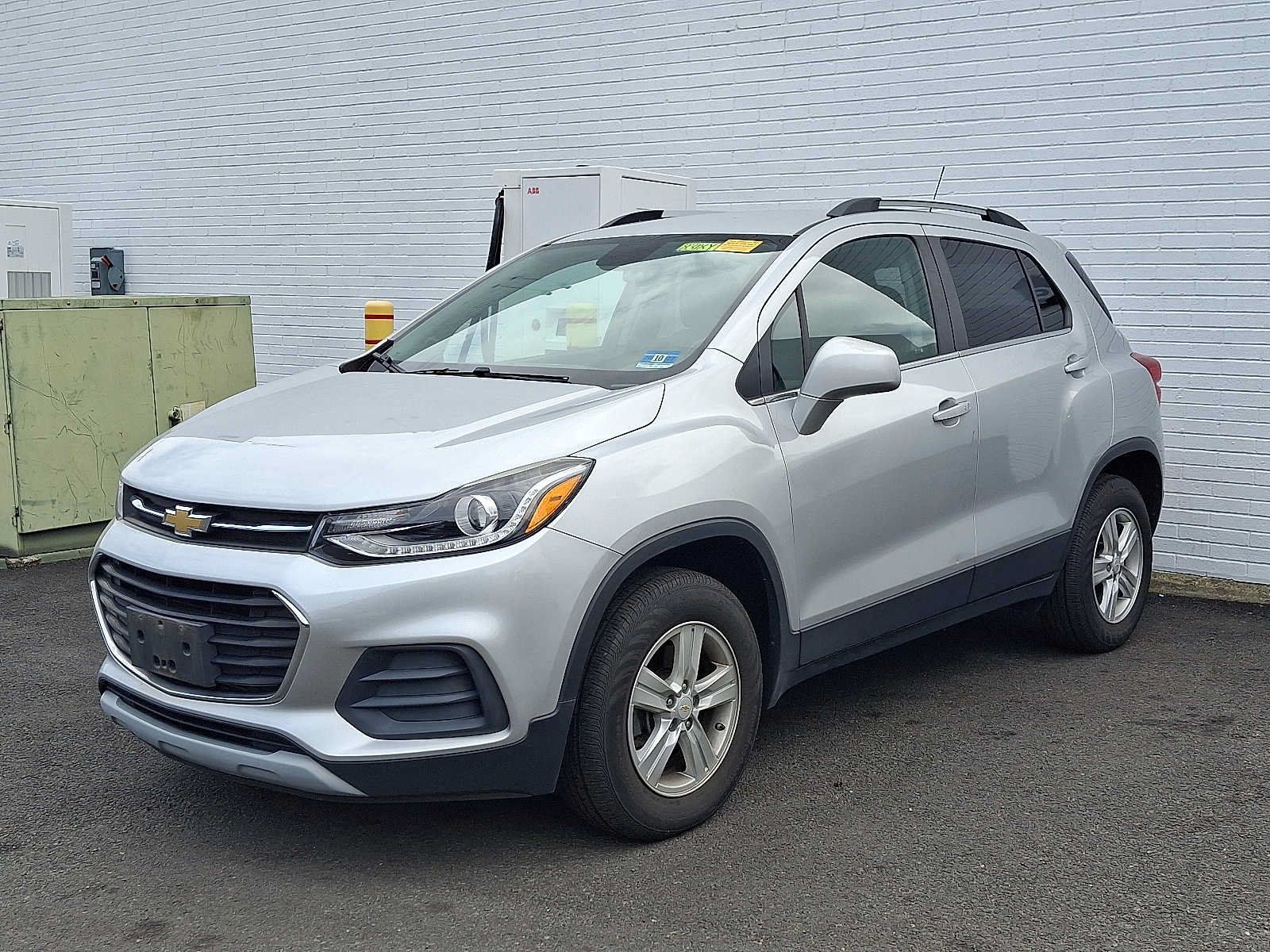 Used 2020 Chevrolet Trax LT w/ LT Convenience Package AWD/4WD image 3