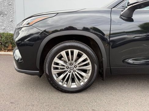 Used 2023 Toyota Highlander Platinum AWD/4WD image 12