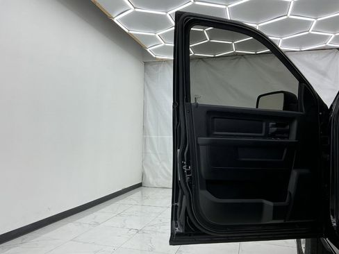 Used 2018 RAM 1500 Express AWD/4WD image 22