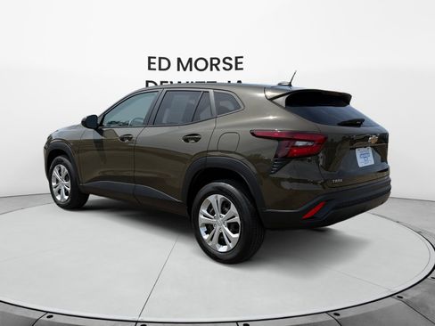 Used 2024 Chevrolet Trax LS FWD image 3