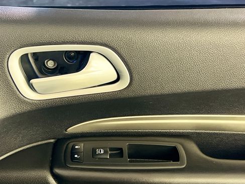 Used 2019 Dodge Durango SXT image 32