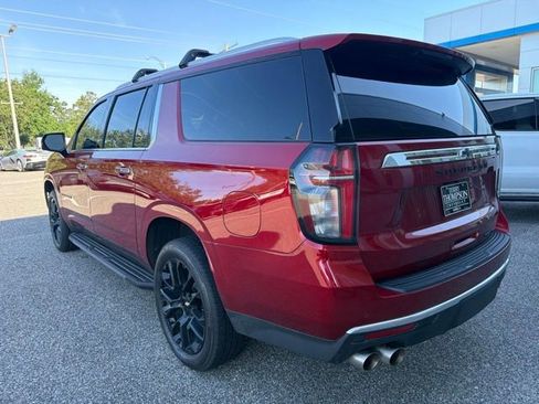 Used 2024 Chevrolet Suburban Premier w/ Premium Package 2 RWD image 5