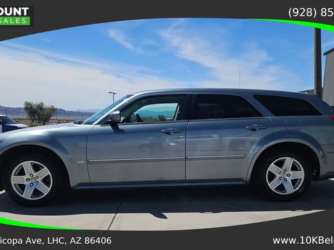 Used 2006 Dodge Magnum SXT image 2
