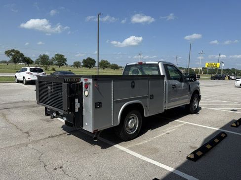 Used 2019 Ford F250 XL image 2
